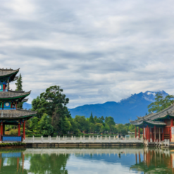 Du Lịch Trung Quốc 2026: LỆ GIANG – SHANGRILA 5N4Đ | Bay Ruili Airlines